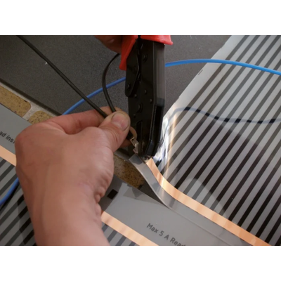 Dispozitiv de sertizare pentru film carbon, Voltum