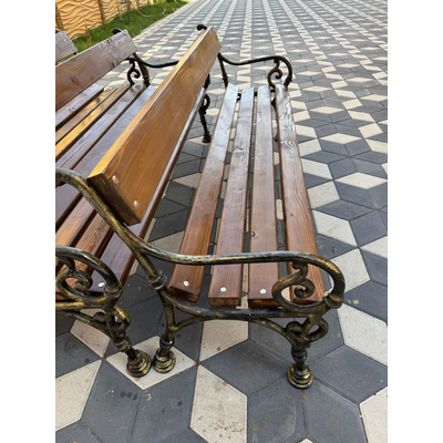 Bancă stradală parc cu picioare din fontă Amber - Ofertă 18 + 1 Cadou