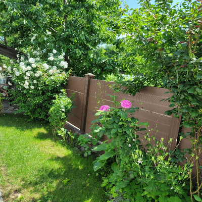 Șipcă gard 3D WPC Tara cu rizuri 12 x 2,4 x 200 cm Periat două fețe, Maro închis