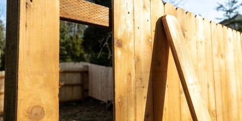 constructia unui gard de lemn constructia unui gard de lemn