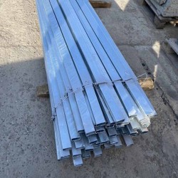 Stâlpi zincați pentru gard metalic Ronin 60x40 mm-2