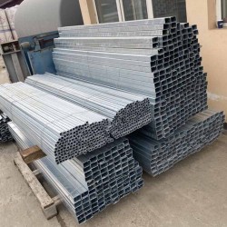 Stâlpi zincați pentru gard metalic Ronin 60x40 mm-4