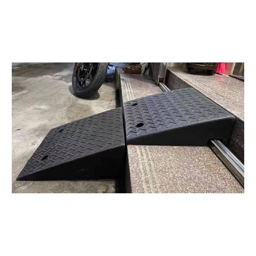 Rampă urcare bordură din cauciuc Grover, 50x38x15 cm