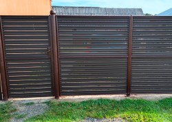 Șipcă metalică 2D Ronin 0,5 mm x 9 cm Maro mat (RAL 8017) vopsită pe ambele părți-2