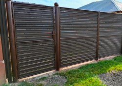 Șipcă metalică 2D Ronin 0,5 mm x 9 cm Maro mat (RAL 8017) vopsită pe ambele părți-3