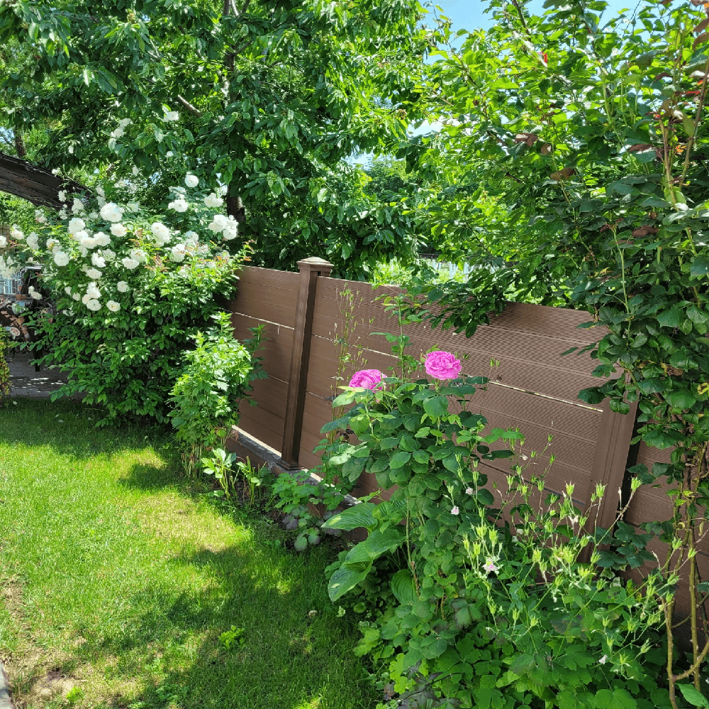Șipcă gard 3D WPC Tara cu rizuri 12 x 2,4 x 200 cm Periat două fețe, Maro închis