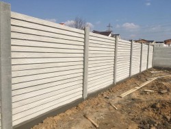 Gard beton Sylva 2,4 m cu stâlpi din beton armat-2